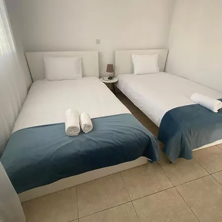 Pool-side 2 Bedroom In Appartement Paphos